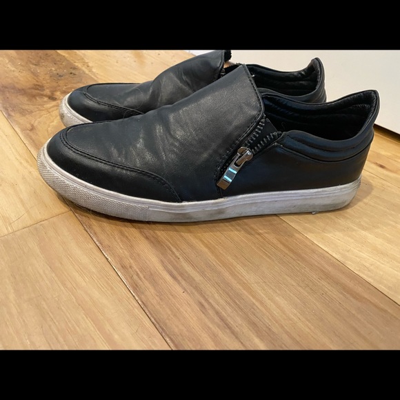 Steve Madden sz 8 leather slip-ons - Picture 1 of 2